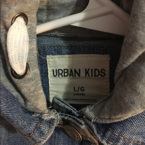 Hand painted jean jackets - Picture 2 of 4